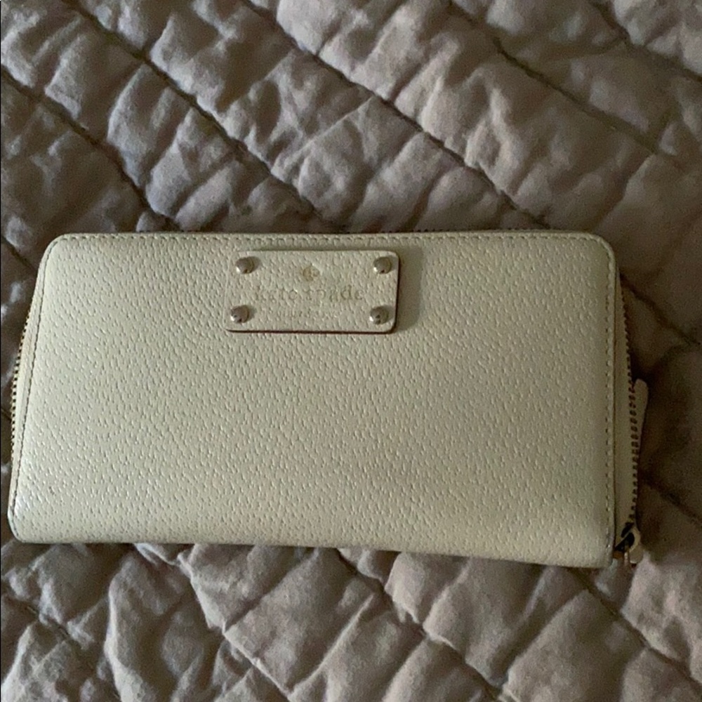 Like new Kate Spade cream wallet